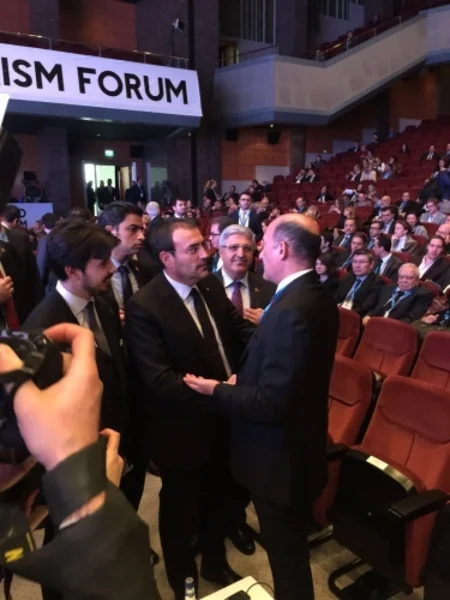Əbülfəs Qarayev İstanbulda keçirilən Dünya Turizm Forumunda iştirak edir
