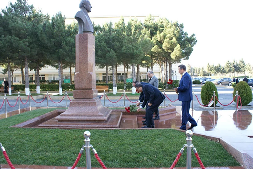 SOCAR-ın idarə və müəssisələrində Heydər Əliyevin xatirəsi yad edilir