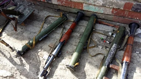 Захвачены брошенные на поле боя вооружение и боеприпасы противника - ФОТО