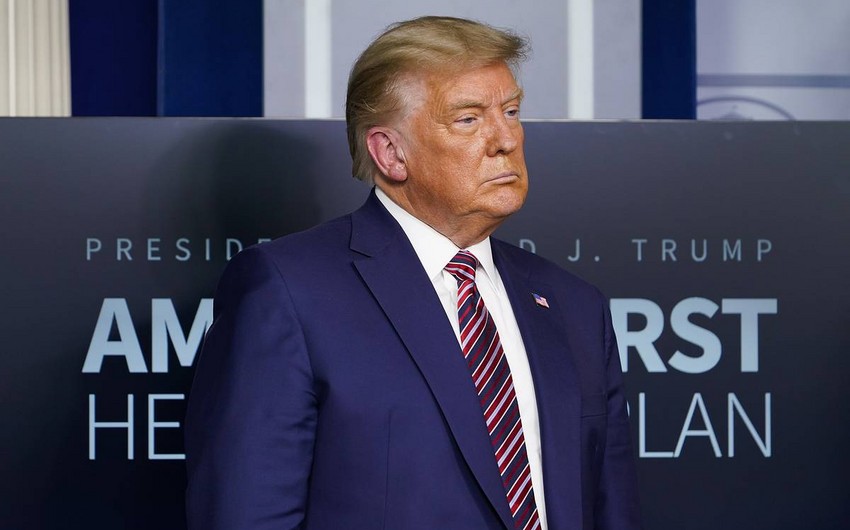 Trump pardons ex-national security adviser