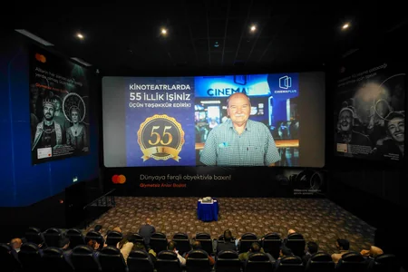 “CinemaPlus”un rəhbərliyi qocaman əməkdaşını təltif edib