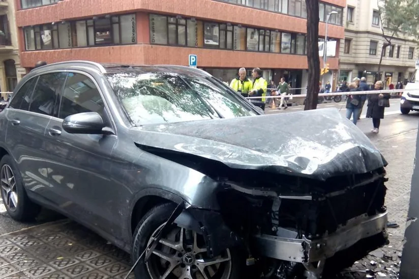 В Барселоне автомобиль наехал на пешеходов, пострадали четыре человека - ФОТО - ВИДЕО