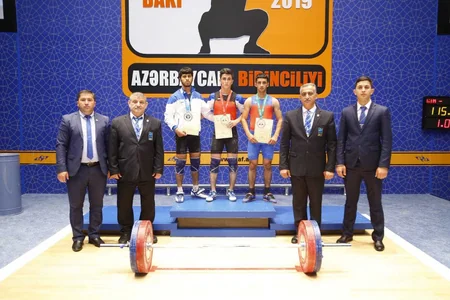 Gənc ağır atletlərin Azərbaycan birinciliyinə start verilib