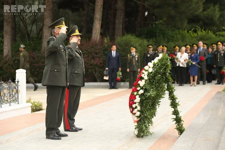 Türkiyə Jandarma Qüvvələrinin komandanı Fəxri xiyabanı və Şəhidlər xiyabanını ziyarət edib