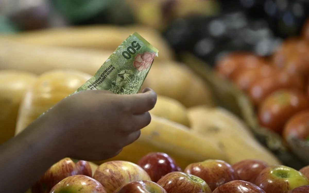 Annual inflation in Argentina exceeds 200%