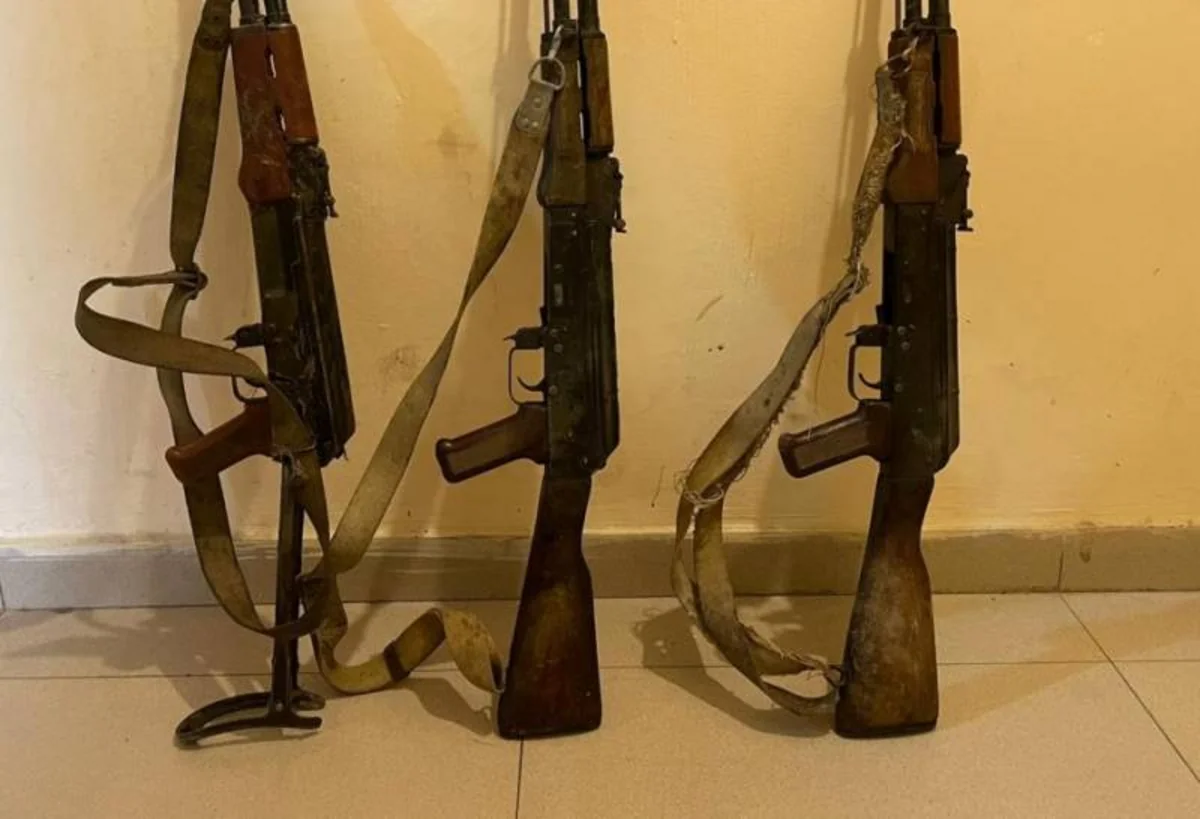 17 automatic firearms, 10 rifles and 11 grenades found in Khankandi