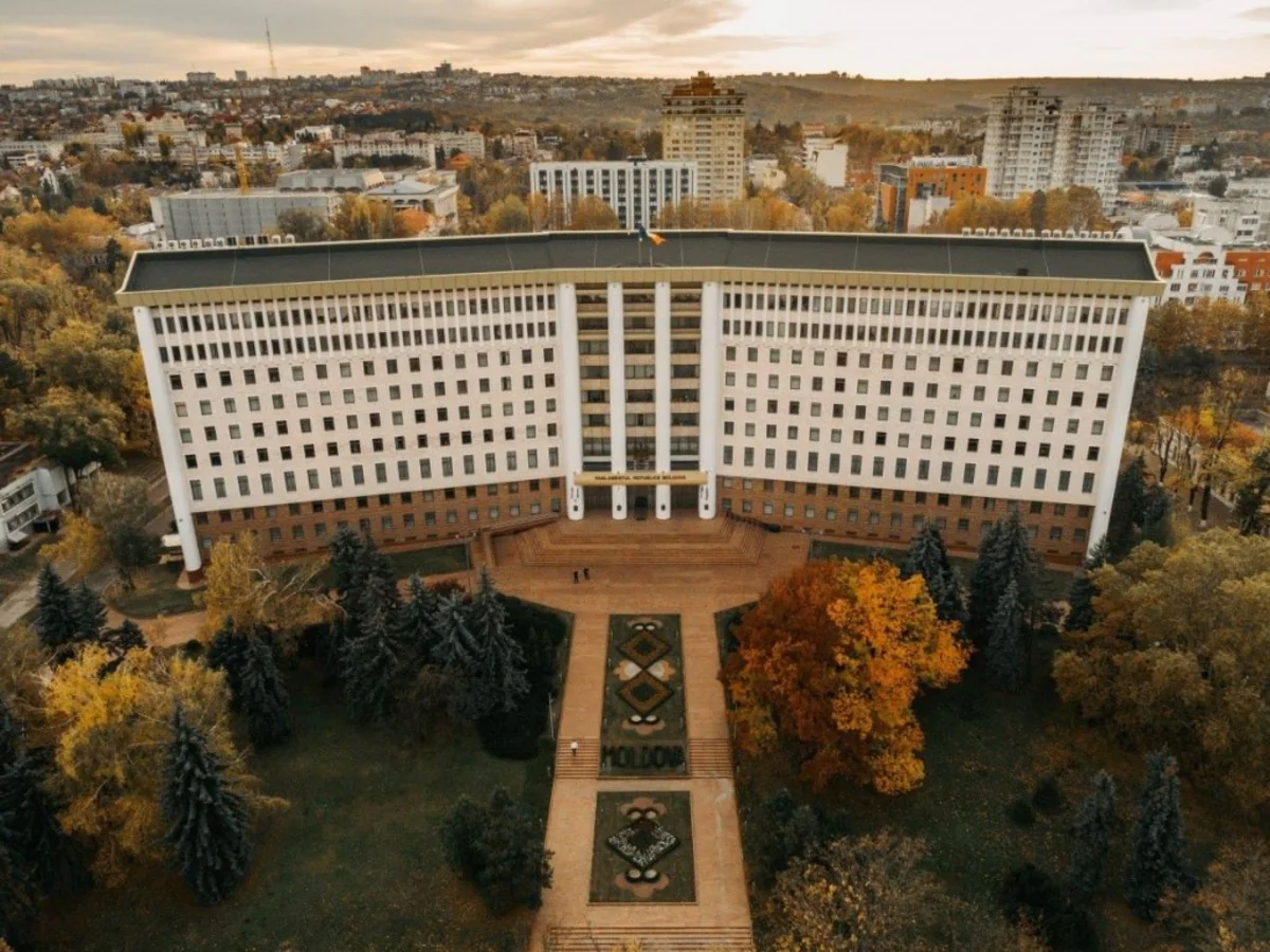 Парламент Молдовы назначил референдум о вступлении в ЕС на 20 октября