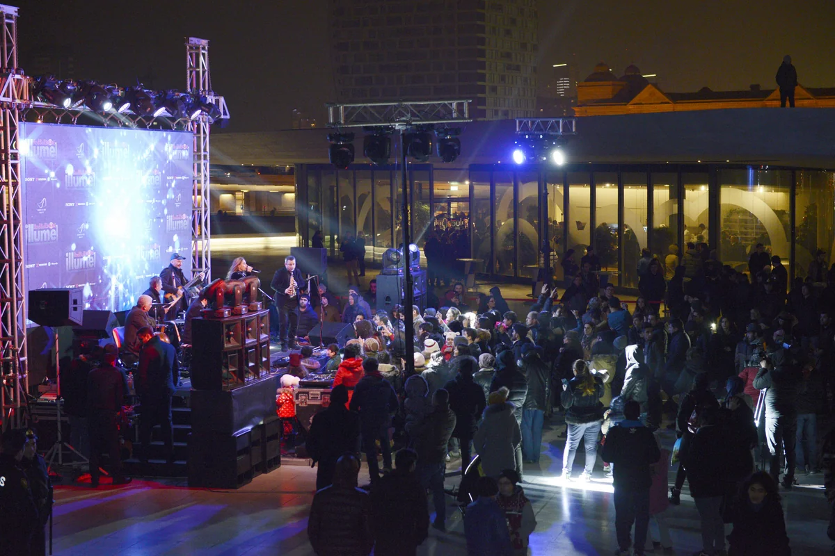 Heydər Əliyev Mərkəzinin parkında “Red Bull Illume” fotosərgisinin açılışı olub