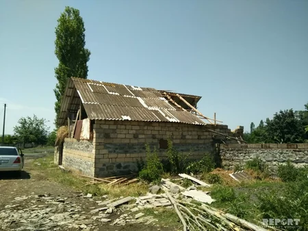 Qaxda güclü külək və yağış fəsadlar törədib - FOTO