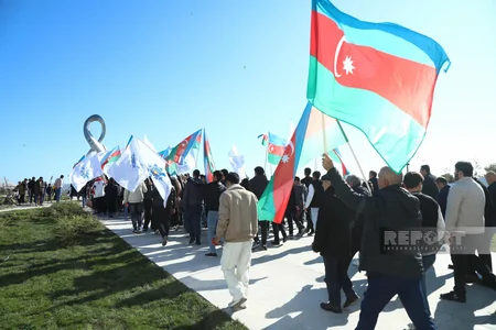 Azərbaycan xalqı Zəfər parkını ziyarət edir - FOTOREPORTAJ