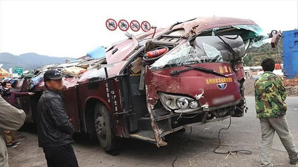 11 dead after truck crashed into passenger bus in east China