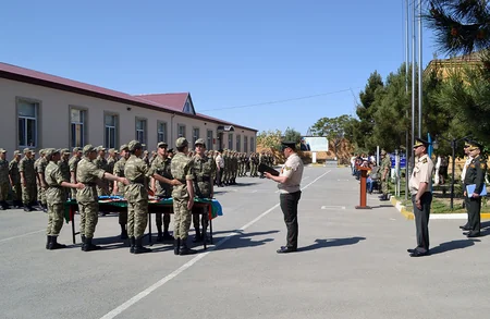 Hərbi hissələrdə andiçmə mərasimi keçirilib