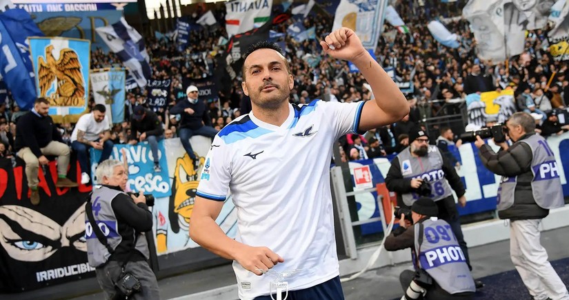 Latsio 37 yaşlı ispaniyalı futbolçu ilə yeni müqavilə imzalayıb