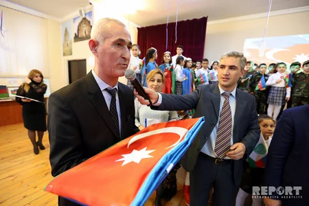 83 saylı məktəb-liseydə “Bayrağımız-qürur mənbəyimizdir!” adlı tədbir keçirilib