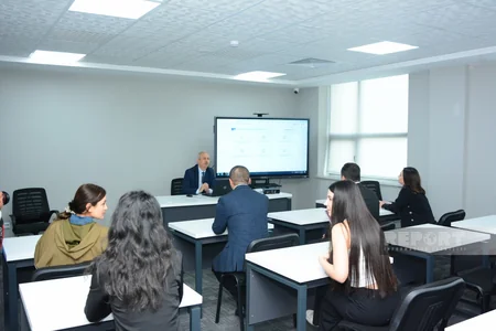 Jurnalistlər Dövlət İmtahan Mərkəzinin yeni imtahan korpusu ilə tanış olub