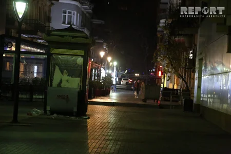 Bakıda 19 yaşlı gənc sevdiyi qıza sataşan oğlanlarla mübahisə zamanı bıçaqlanıb - FOTO