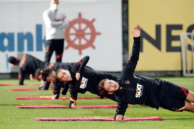 Qalatasarayın məşqi koronavirusa görə ləğv edildi