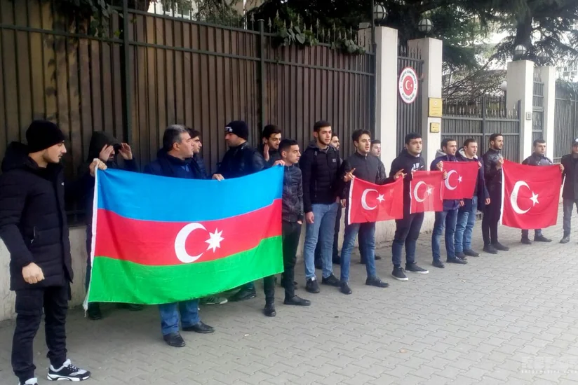 Azərbaycanlı tələbələr Tbilisidə Türkiyəyə dəstək aksiyası keçiriblər