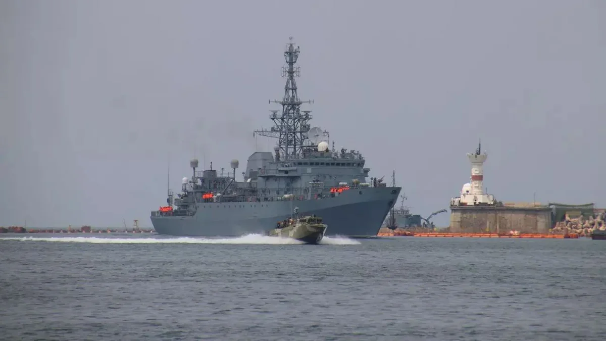 Ukrainian unmanned boats attack two Russian patrol ships