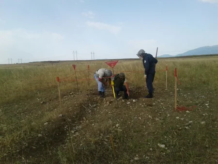 ANAMA Qrad raketinin mühərrik hissələri və top mərmiləri aşkar edib