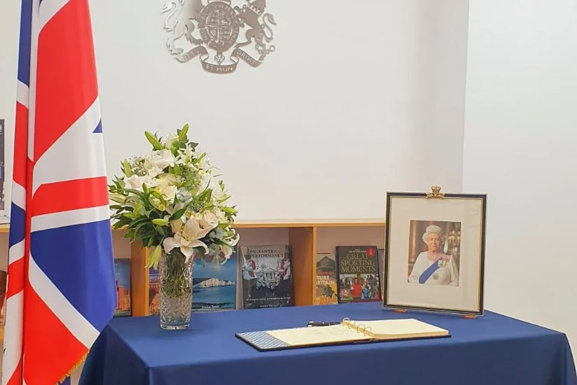 Посольство Великобритании в Азербайджане открыло книгу соболезнований