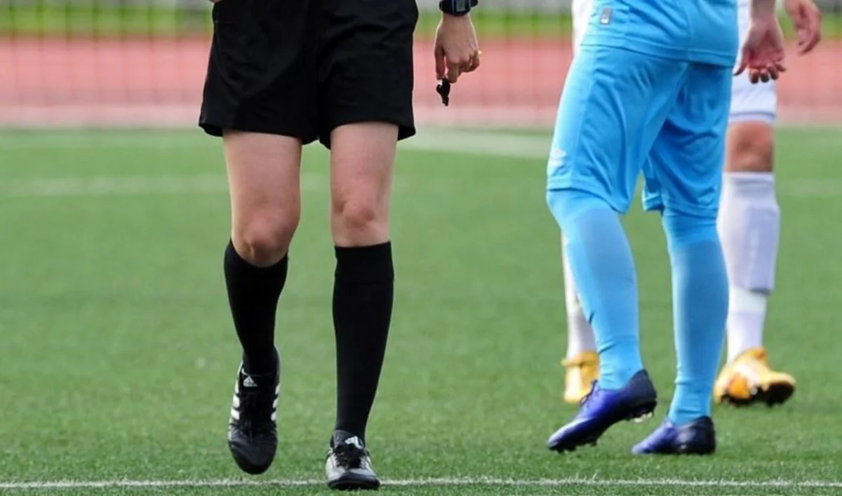 В Иране трансляцию матча прерывали более 100 раз из-за женщины-арбитра