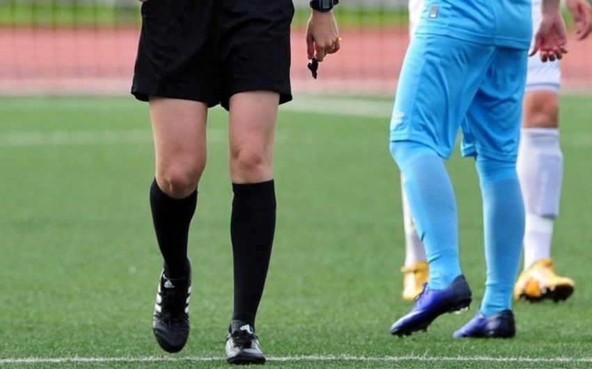 İranda futbol matçının canlı yayımı qadın hakimə görə dəfələrlə kəsildi