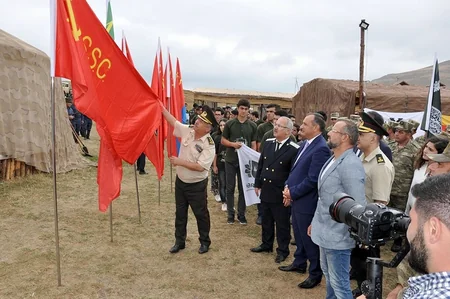 Hərbiyyə - 2019 hərbi-vətənpərvərlik düşərgəsində Azərbaycanın tarixi bayraqlarının sərgisi açılıb