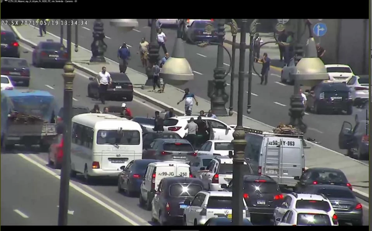 Bakının Heydər Əliyev prospektində qəza baş verib