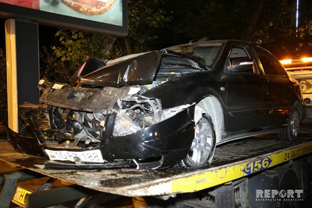 Bakıda London taksisi qəza törədib - VİDEO - YENİLƏNİB