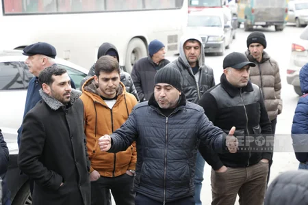 FHN əməkdaşları Binədə qanunsuz tikilmiş obyekti sökür - YENİLƏNİB