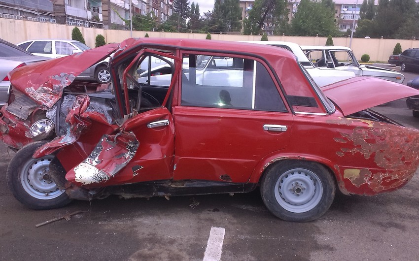 ​Lənkəranda minik avtomobili yük maşını ilə toqquşub - FOTO
