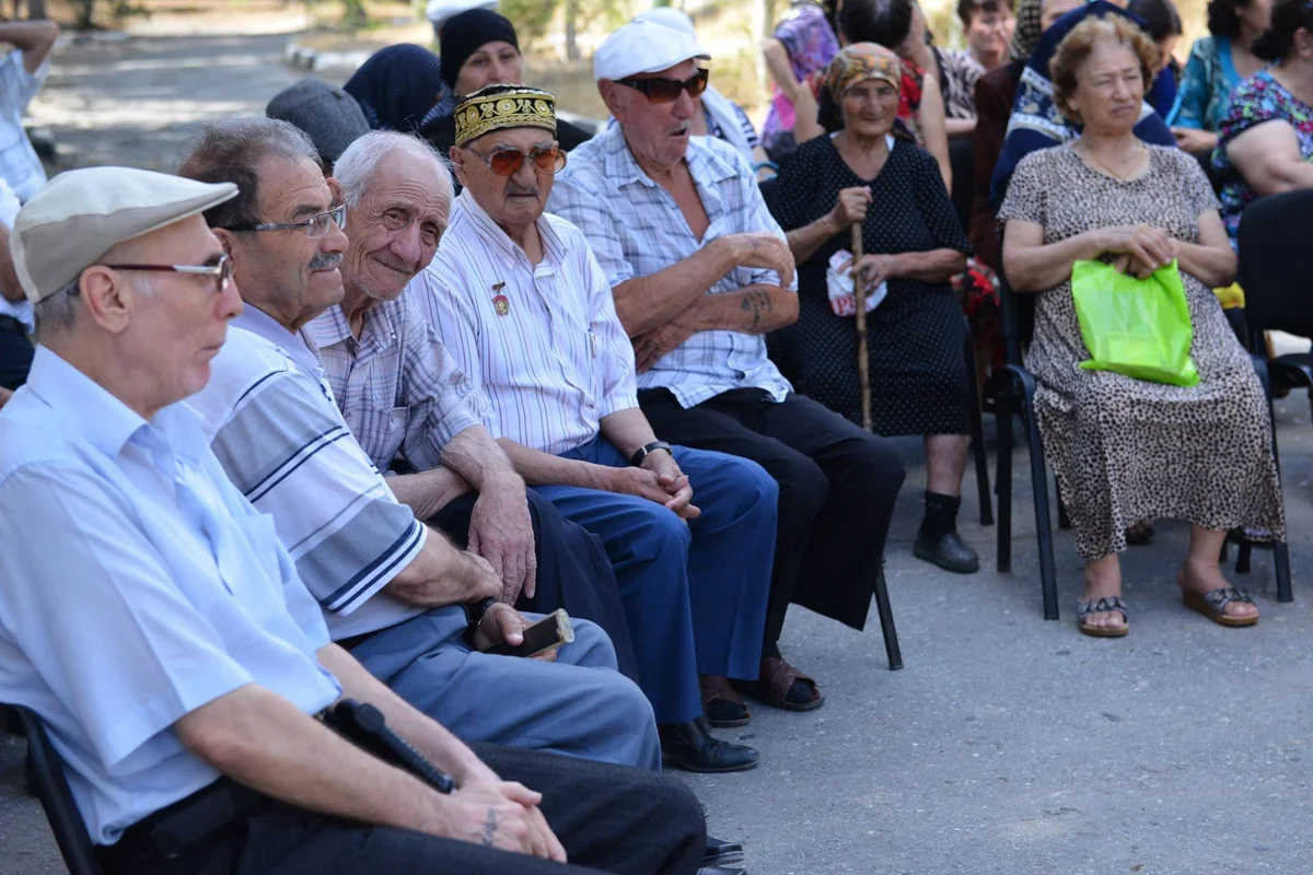 Azərikimyada aztəminatlı ailələrə sovqat paylanılıb