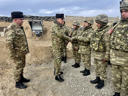 Azərbaycan Ordusunun Baş Qərargah rəisi azad edilmiş ərazilərdə döyüş hazırlığını yoxlayıb