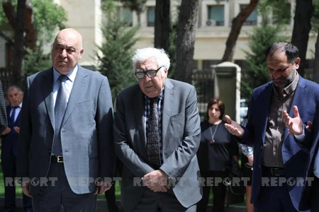 Xalq şairi Fikrət Qocanın abidəsinin açılışı olub