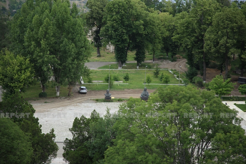 Молодежь стран-членов ДН ознакомилась с расстрелянными памятниками в Шуше