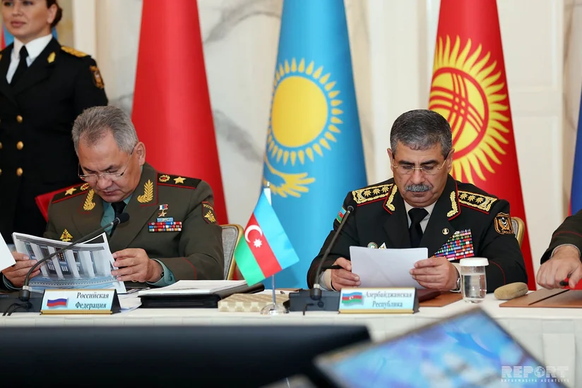 Russian defense minister invites Azerbaijani counterpart to celebrations in Moscow