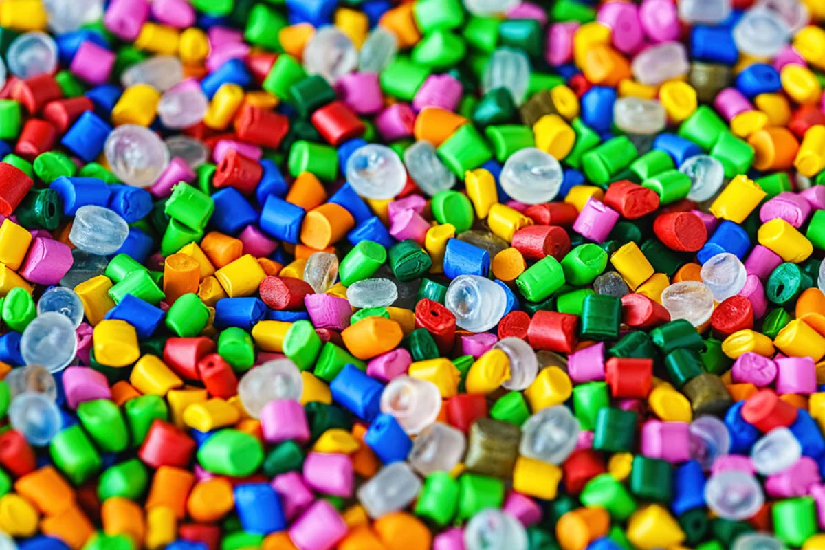 Plastik maddələrin geniş yayılmış növünü təkmilləşdirməyin yolu tapılıb