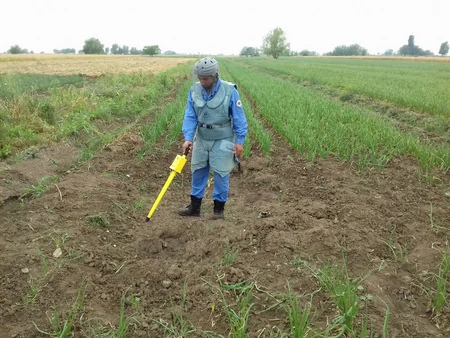 ​Tərtərdə top mərmisi və qrad raketinin hissələri tapılıb