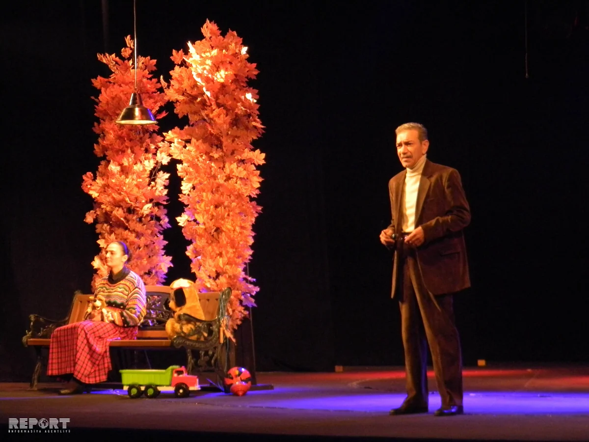 Azərbaycan Dövlət Rus Dram Teatrı Tbilisidə tamaşa nümayiş etdirib - FOTO