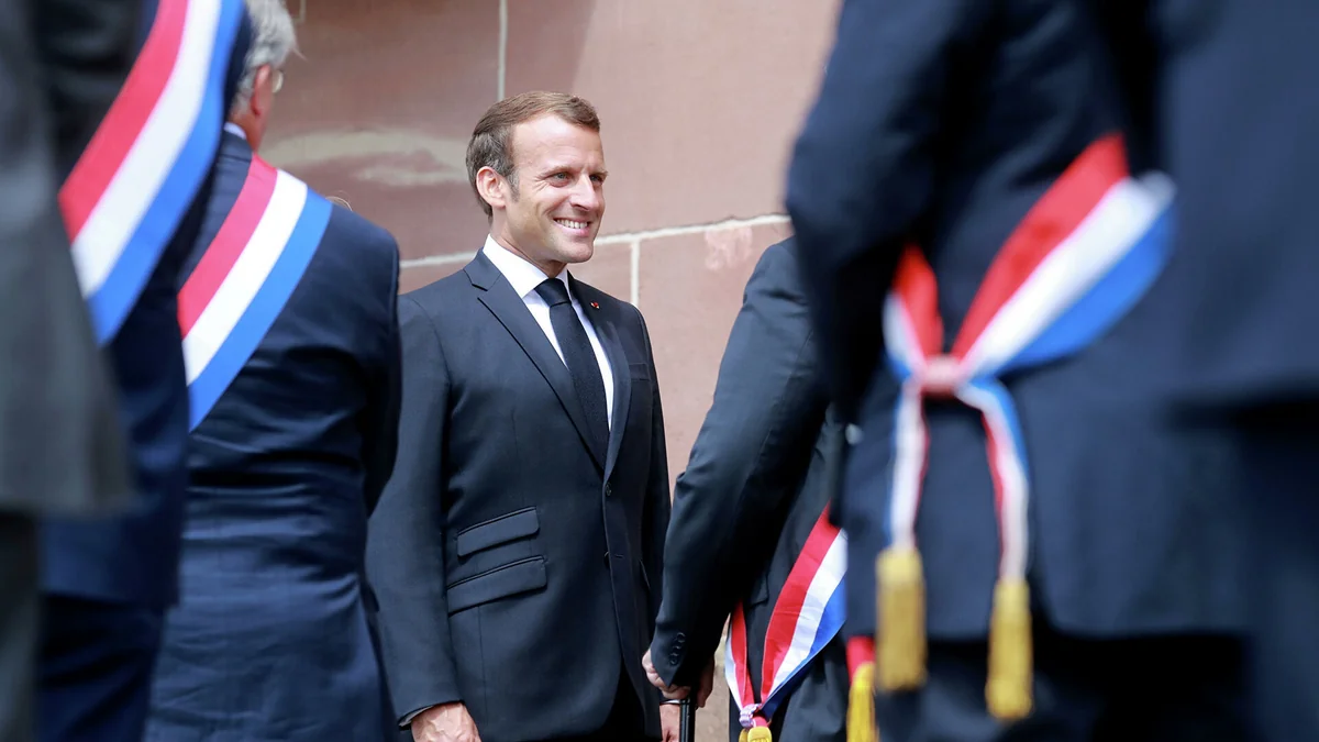 Макрон отменил визит в Швейцарию