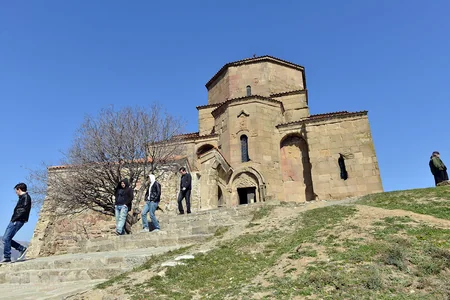 Xristianlığın ilk çağlarından yadigar - Cvari monastırı - FOTOREPORTAJ