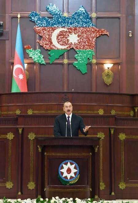 Prezident İlham Əliyev Azərbaycan parlamentinin 100 illiyi münasibətilə keçirilən təntənəli iclasda iştirak edib