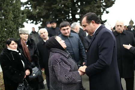 Gəncədə 20 Yanvar faciəsi qurbanlarının xatirəsi yad edilib - FOTO