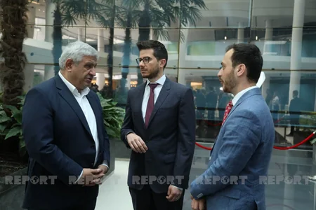 Израильские педиатры проводят обследование детей в Азербайджане