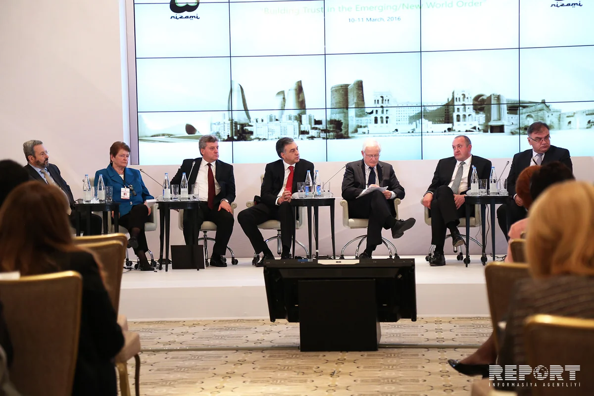 IV Qlobal Bakı Forumu öz işini panel iclaslarla davam etdirir