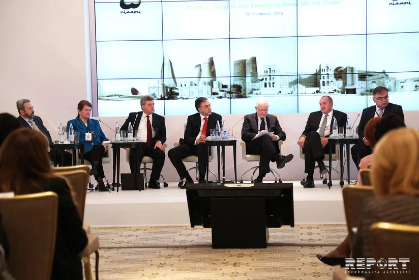 IV Глобальный Бакинский форум продолжил работу пленарными заседаниями