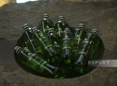 Xarici diplomatlar Kəlbəcərdə “İstisu” mineral su zavodunda olublar