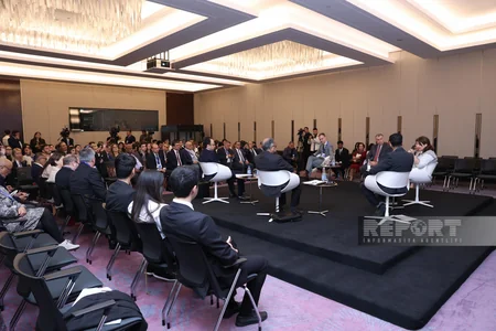 Bakı Forumunda sosial medianın cəmiyyətə müsbət və mənfi təsirləri müzakirə olunub - YENİLƏNİB