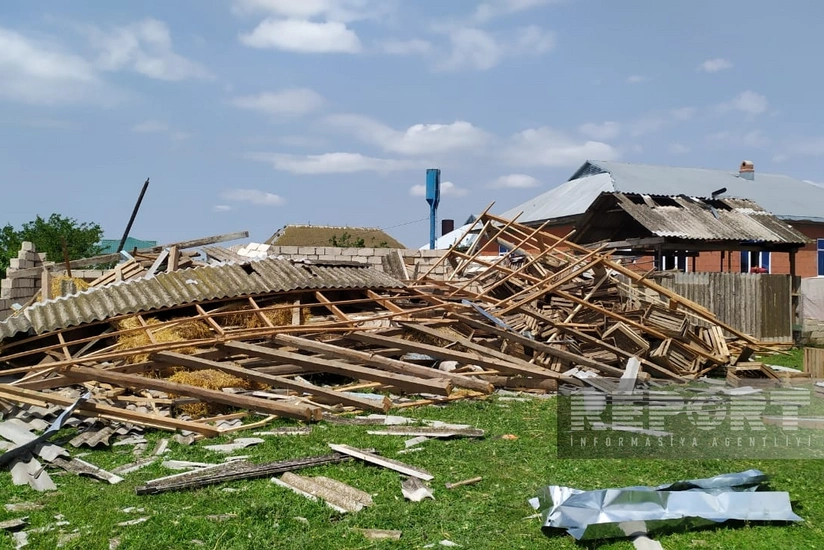 Ураган и ливни повредили 30 домов в Масаллы, отключено электричество
